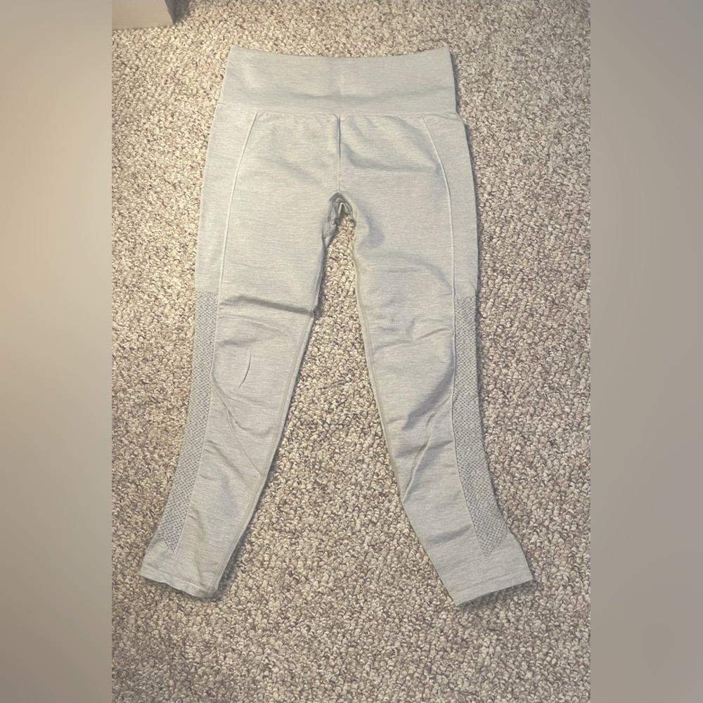 Light grey fabletics leggings